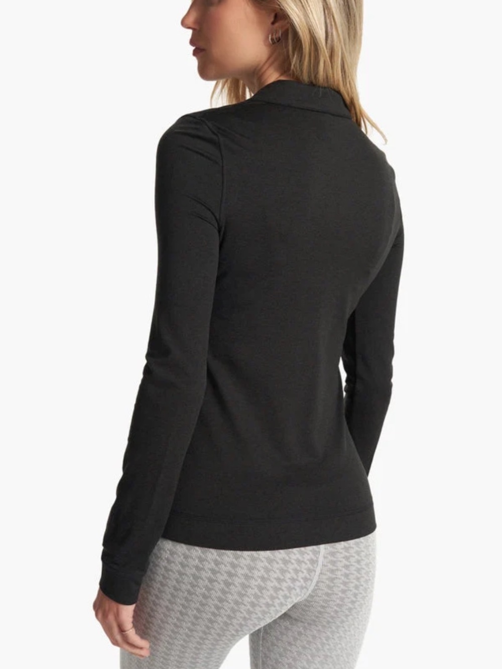 Vuori Black Halo Essential Half‑Zip - Picture 10 of 10